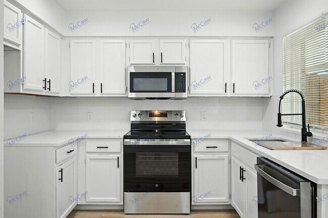 Building Photo - 730 Bluebonnet Dr
