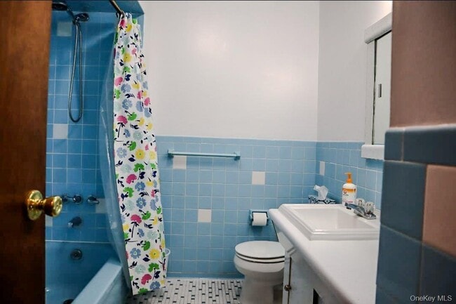 Building Photo - 2233 Private Dr