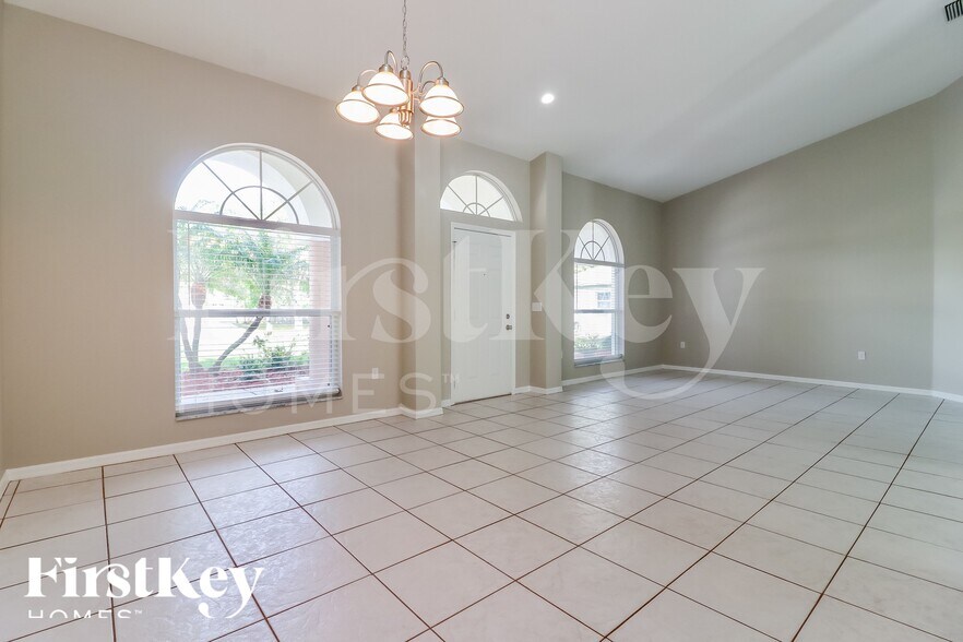 Building Photo - 11805 Cliffwood Ct