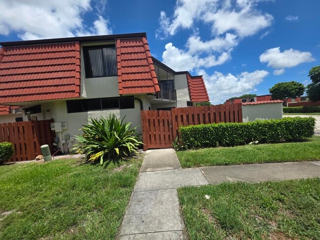 Building Photo - 3776 Victoria Dr