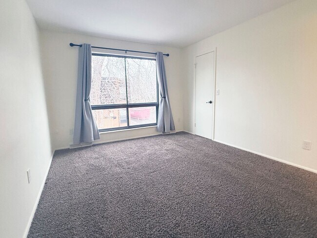 Building Photo - Clean & Quiet 3 Bed / 2.5 Bath Town Home with 2 Car Garage in Arvada