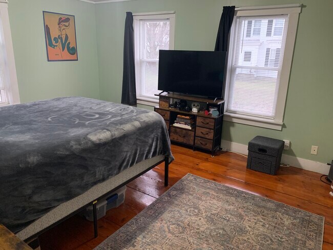 Building Photo - 25 Main St