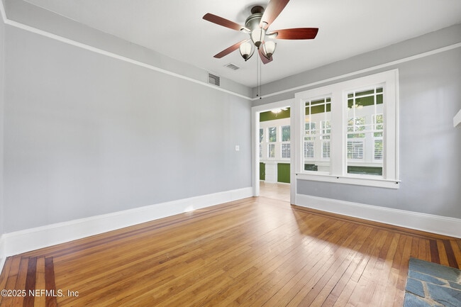 Building Photo - 1047 Cherry St