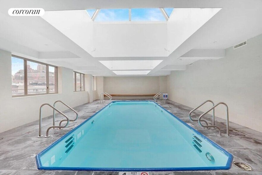 Building Photo - 350 E 82nd St