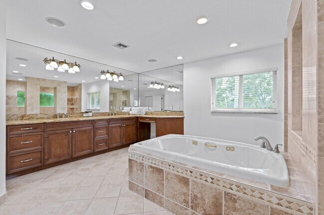 Building Photo - 7447 NW 82nd Terrace