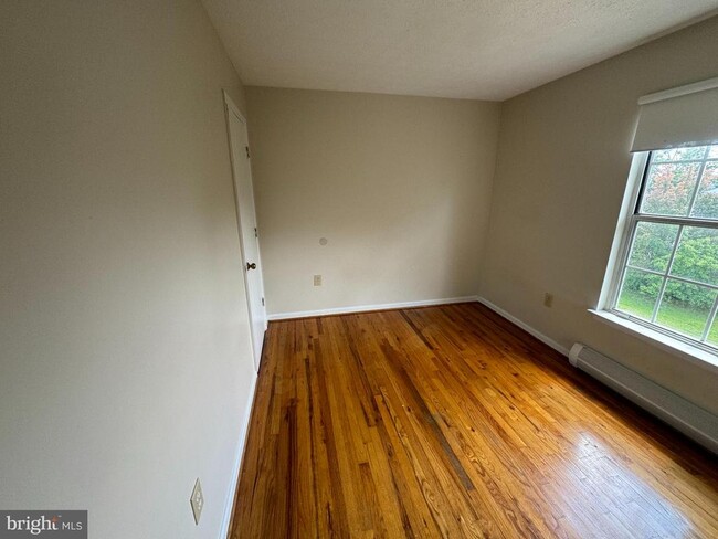 Building Photo - 205 Little River Dr