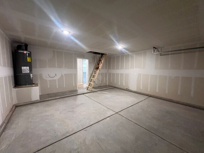 Building Photo - 7216 E County Rd 99 1/2