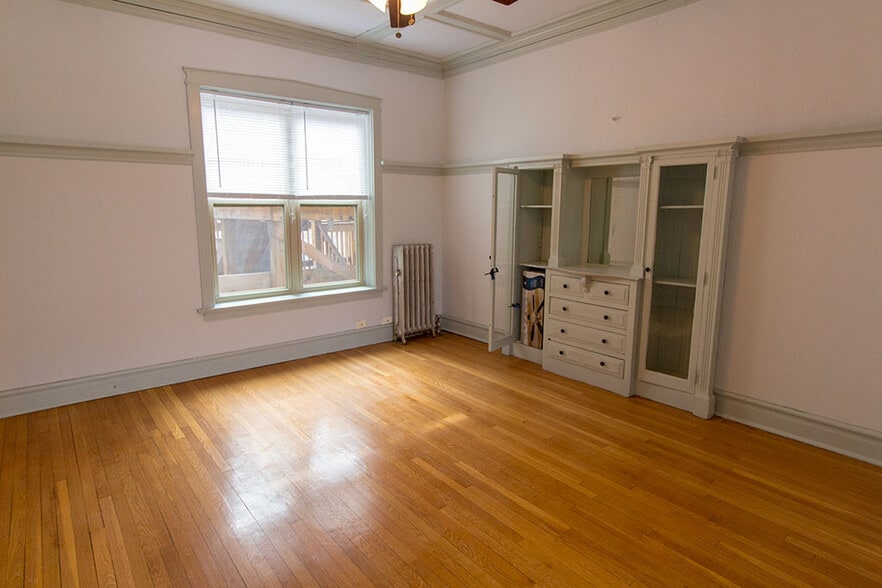 Building Photo - 1355 W Winona St