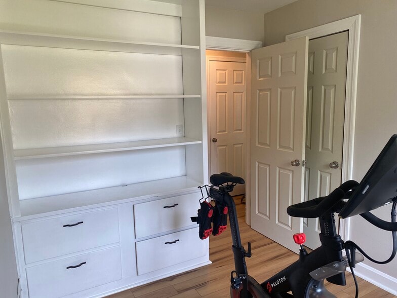 Building Photo - 1122 Forest Hills Ave