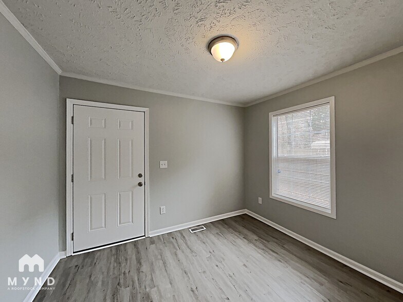 Building Photo - 2208 Shalimar Dr