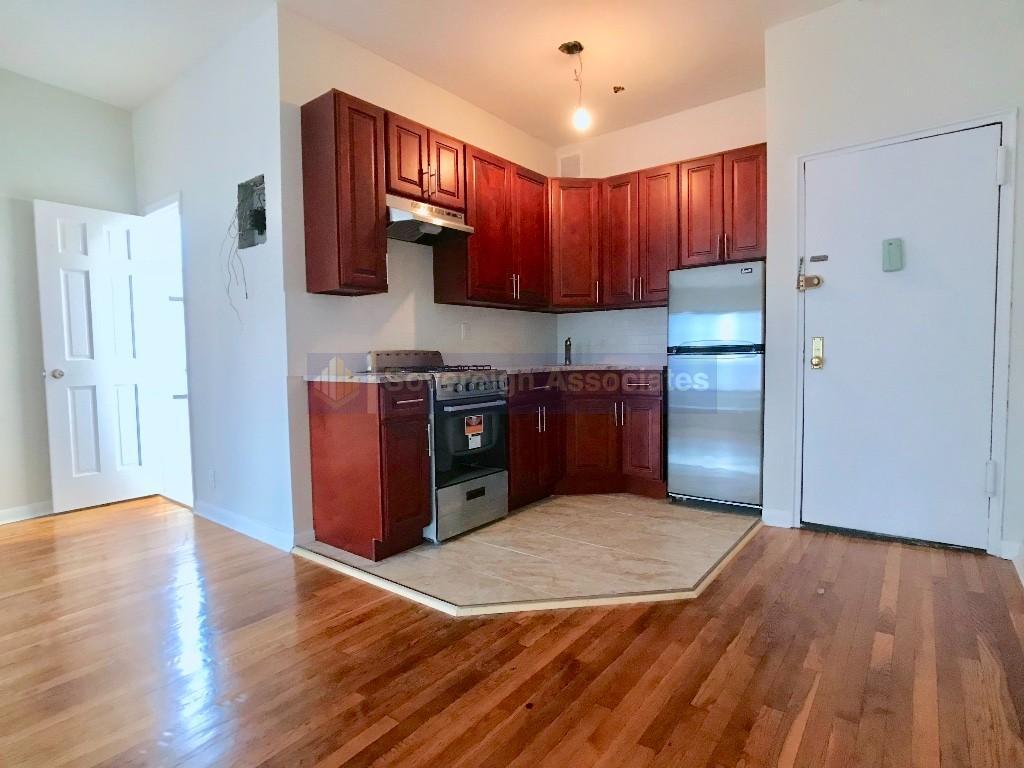 Building Photo - 240 W 104th St