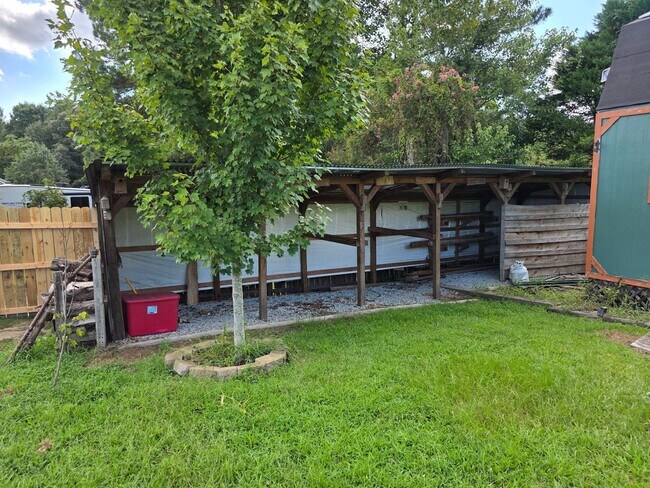 Building Photo - 212 Quarterhorse Lane