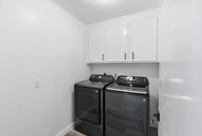 Building Photo - 2906 Colonial Dr