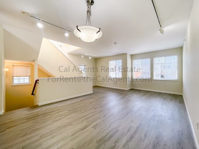 Building Photo - 909 Adams St