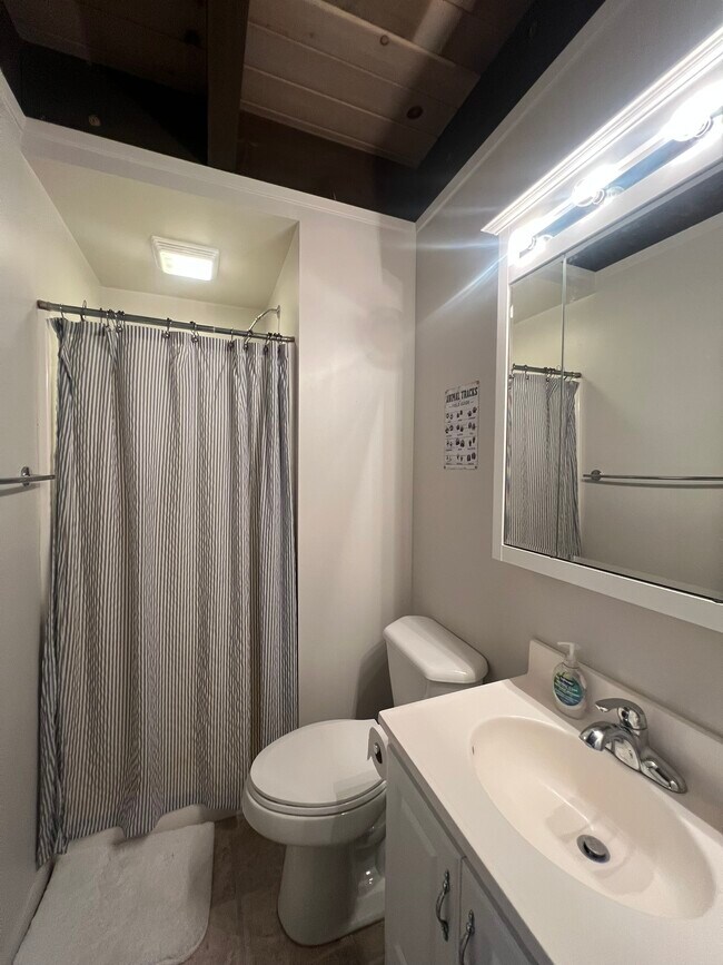 Building Photo - 860 Gardner St