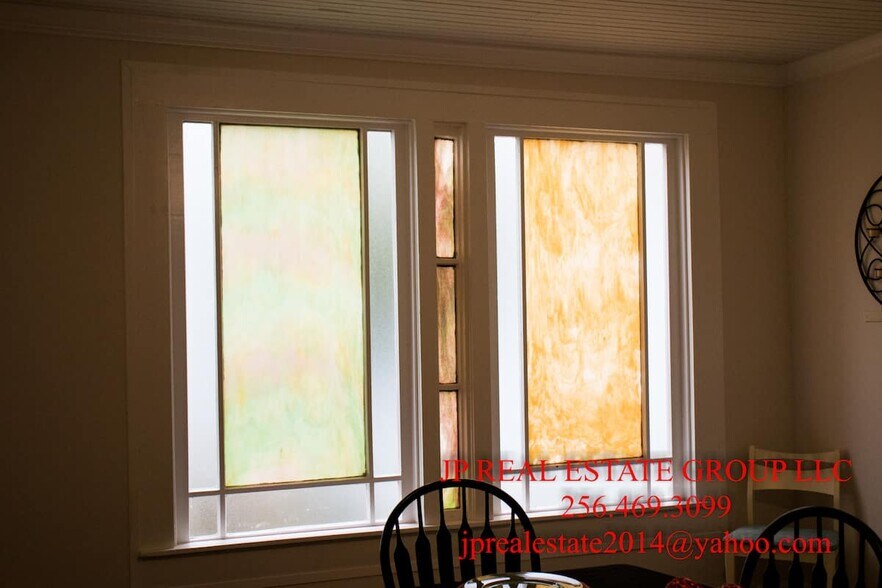 Building Photo - 714 4th Ave SE