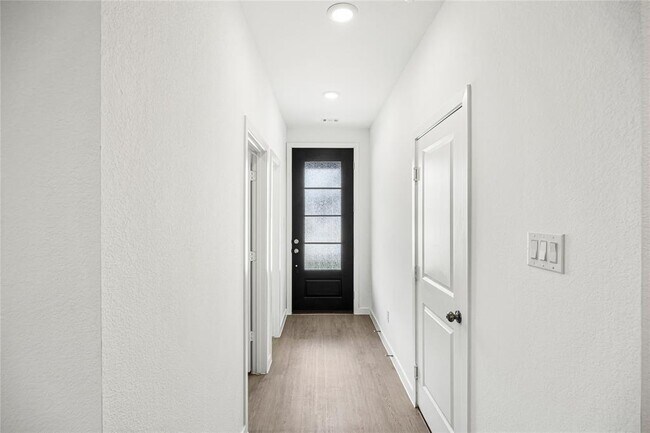 Building Photo - 5822 Majestic Sky Dr