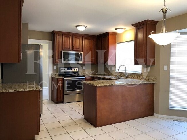 Building Photo - 16727 N Fork Ridge Dr