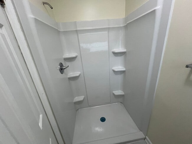 Building Photo - Nice corner lot home in Salem Lakes