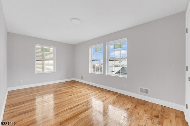 Building Photo - 138 Milford Ave