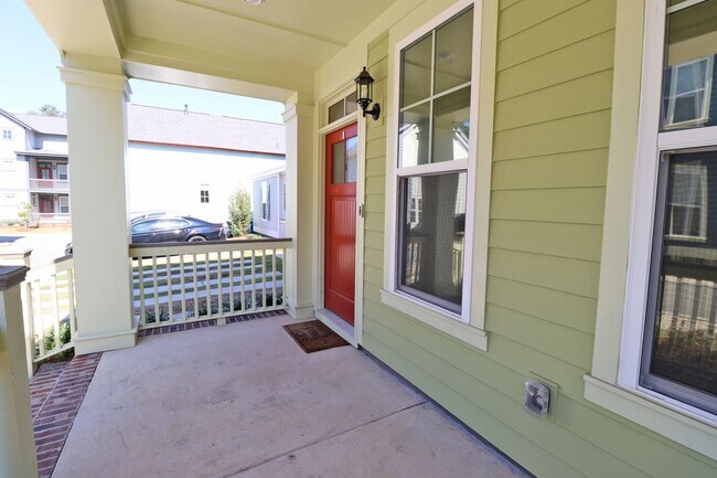 Building Photo - 2 bedroom/2.5 bath home in West Columbia.