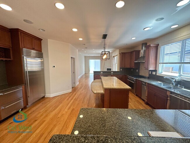 Building Photo - $7995 - Executive 4 bed, 3 full bath, Palo...