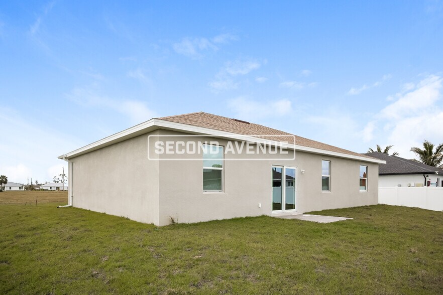 Building Photo - 2721 NW 18th Pl