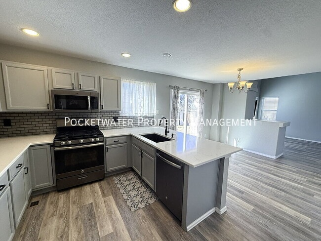 Building Photo - 6270 Snowberry Ave