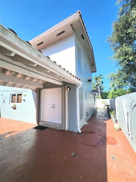 Building Photo - 3620 SW 106th Ave