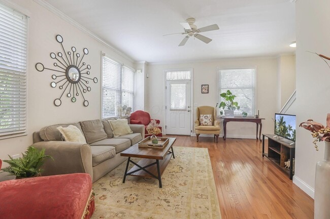 Building Photo - 319 W 2nd Ave