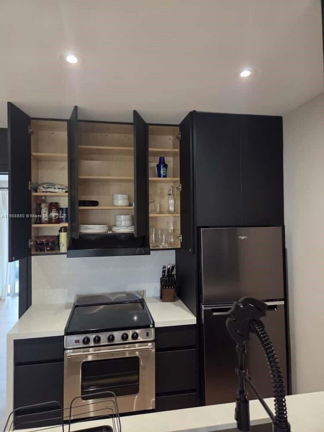 Building Photo - 10824 N Kendall Dr