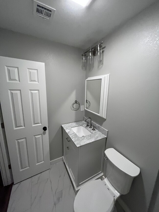 Building Photo - Cedar Terrace #304