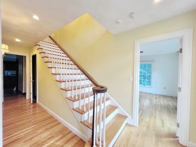Building Photo - 24 Nugent Ln