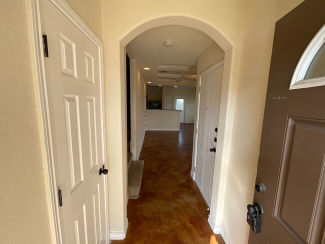 Building Photo - 6403 Aspen Hill