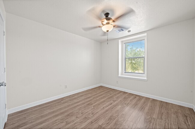 Building Photo - 15623 Harris Canyon Ln