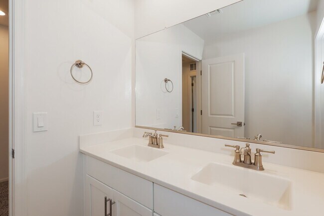 Building Photo - 10775 W Embrey Dr