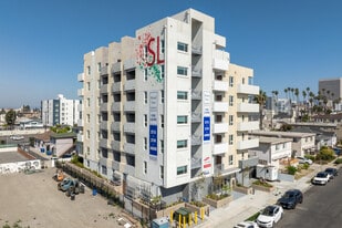 Building Photo - 983 Dewey Ave