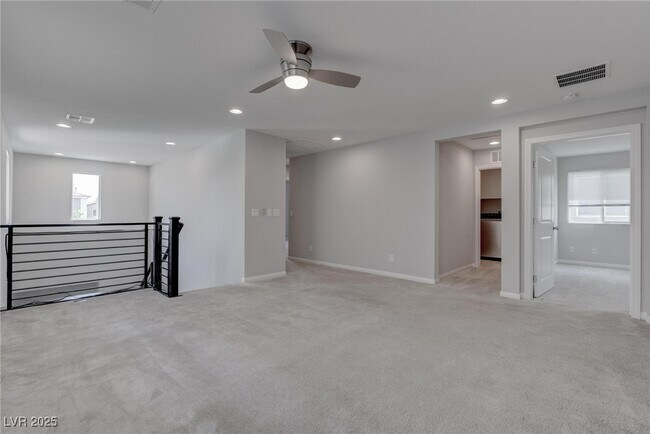 Building Photo - 114 Manzanita Falls Ave