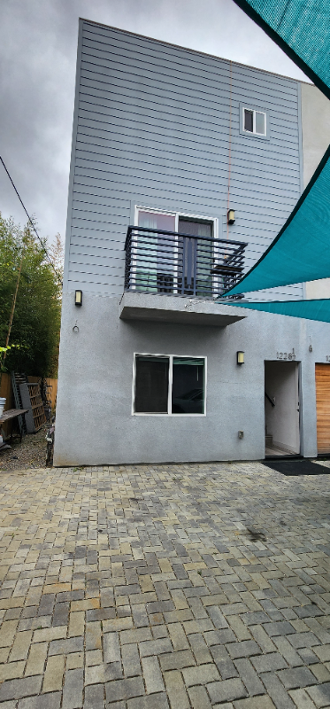 Building Photo - 1228 Alexandria Ave
