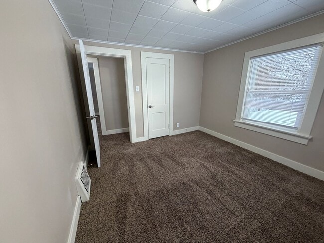 Building Photo - 2501 Oakridge Rd