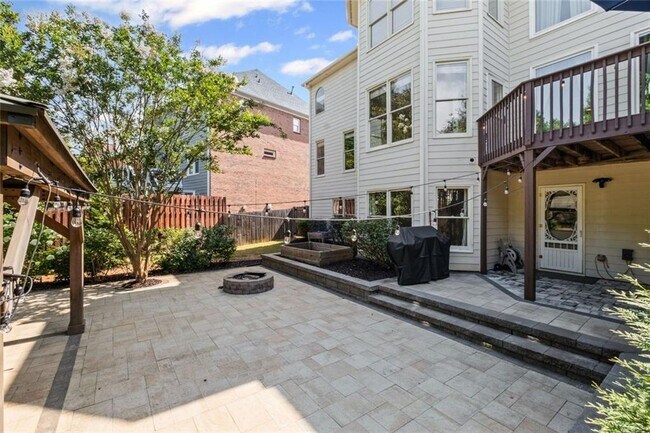 Building Photo - 12857 Waterside Dr