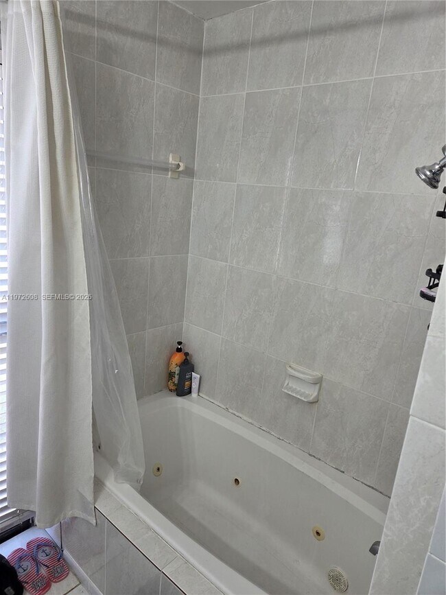 Building Photo - 4916 Sheridan St