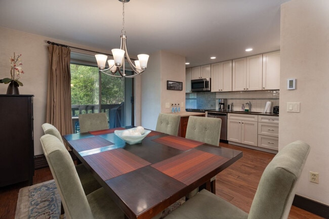 Building Photo - 1024 E Hopkins Ave