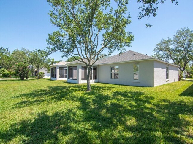 Building Photo - 962 E 13th Square