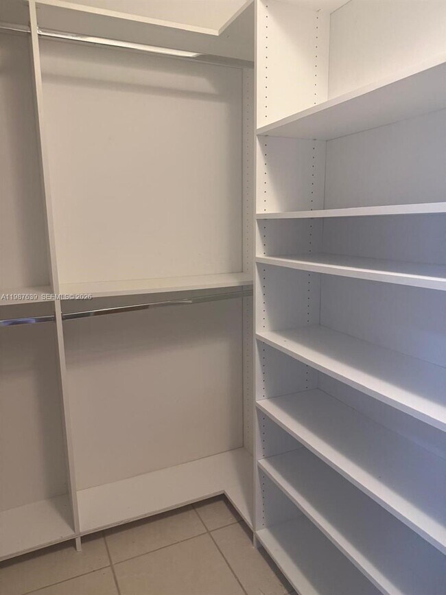 Building Photo - 516 Briarwood Cir