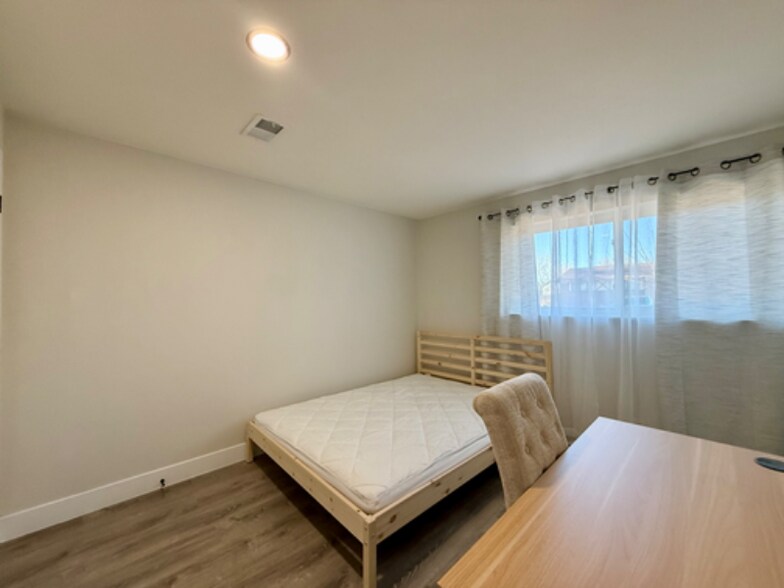 Building Photo - 9989 Dodge Dr