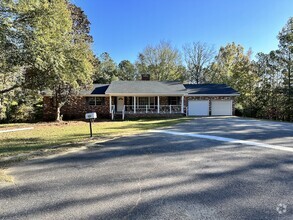 Building Photo - 920 Riverbend Annex