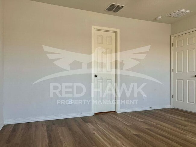 Building Photo - 944 Starview Ave