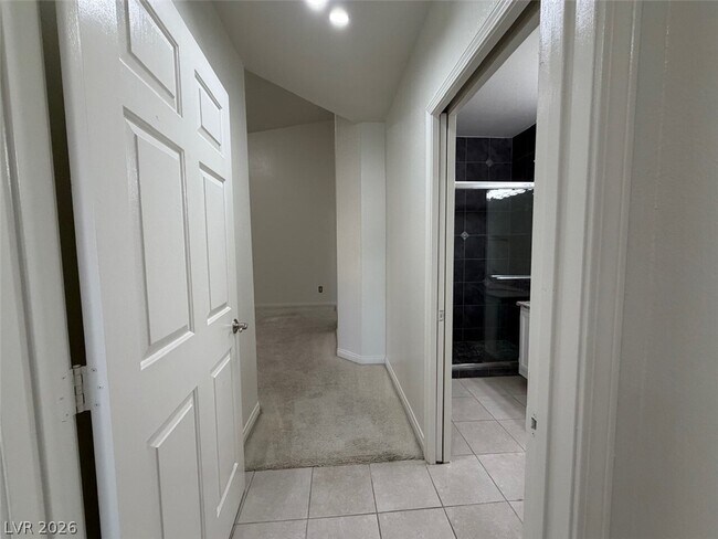 Building Photo - 900 Heavenly Hill Ct