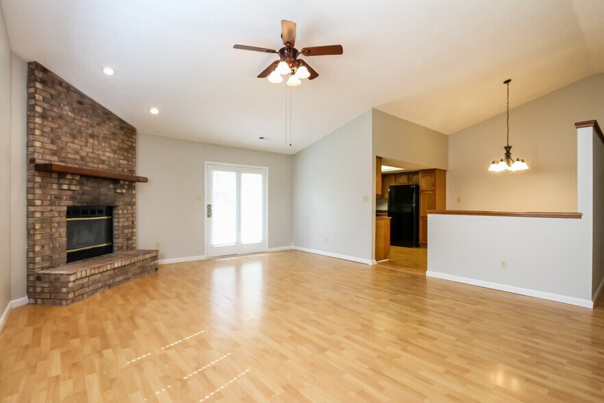 Building Photo - 5766 Pine Knoll Blvd